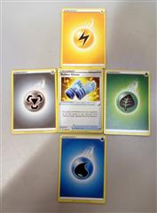 LOT 43 POKEMAN CARDS - HOLO GYARADOS VMAX & HOLO URSHIFU VMAX INCLUDED - LOT OF